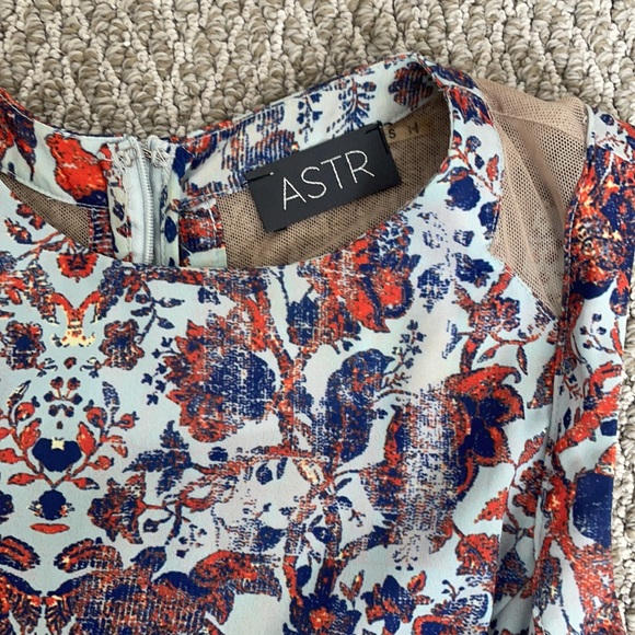 ASTR fit and flare floral mini dress. Perfect for a wedding guest! - Picture 3 of 5